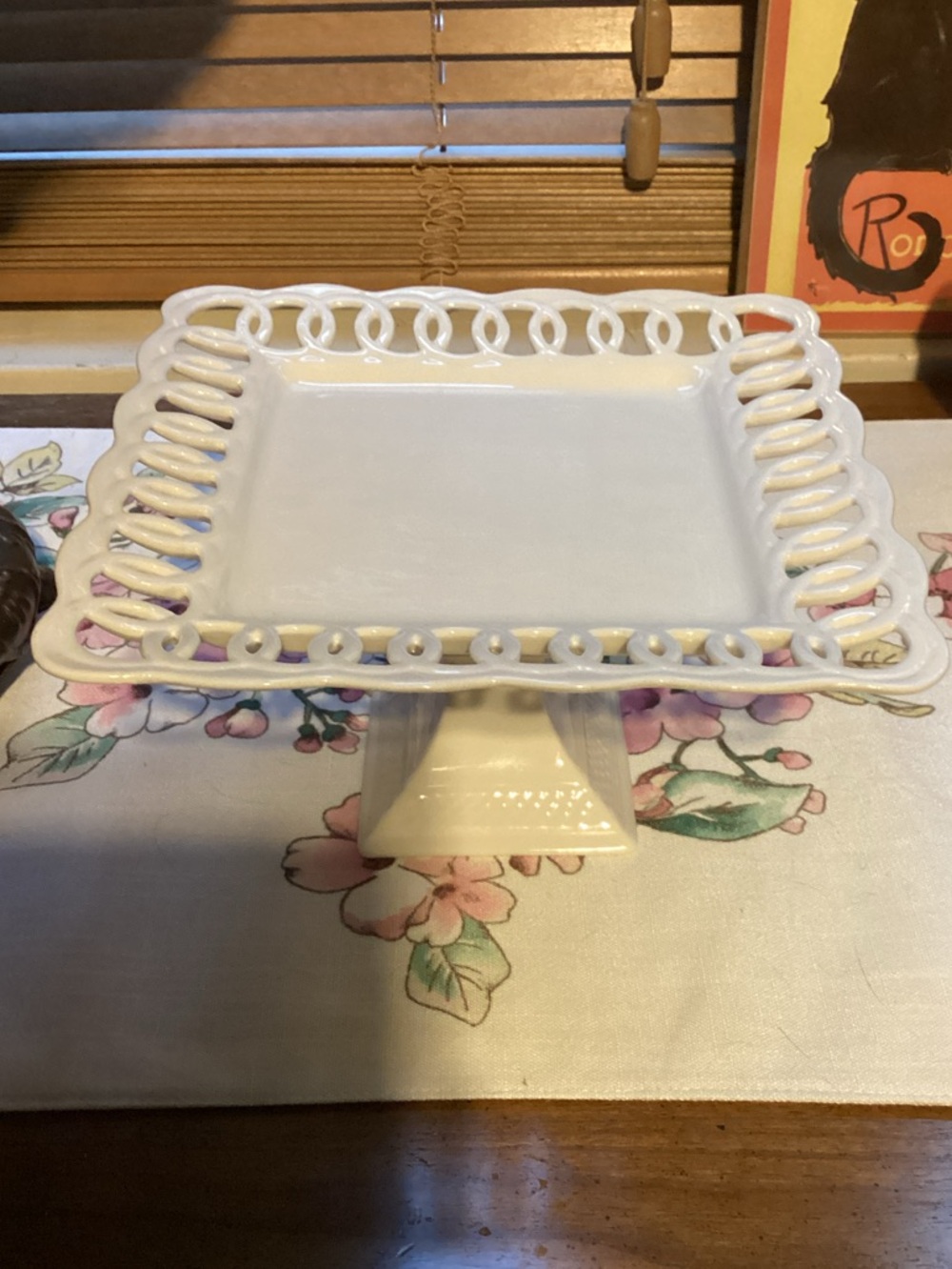 I. Godinger & Co. 8” White Ceramic Pedestal Cake Stand with Decorative Loop Rim